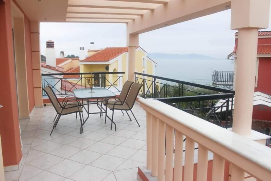 Endless Blue Seaside Villa Palaiontsiflikion Exterior photo