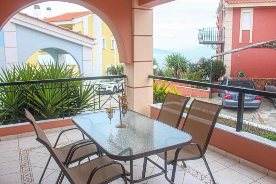 Endless Blue Seaside Villa Palaiontsiflikion Exterior photo
